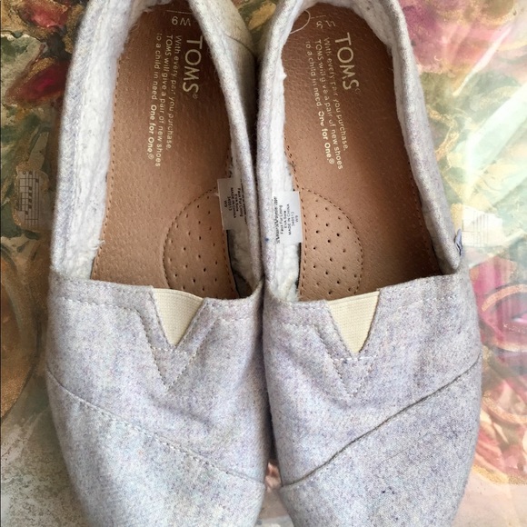 TOMS - Picture 2 of 3
